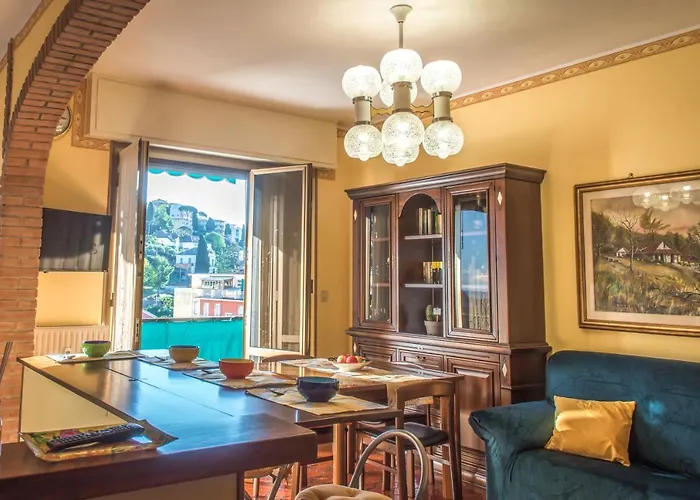 Mari E Monti In Centro * Рапалло